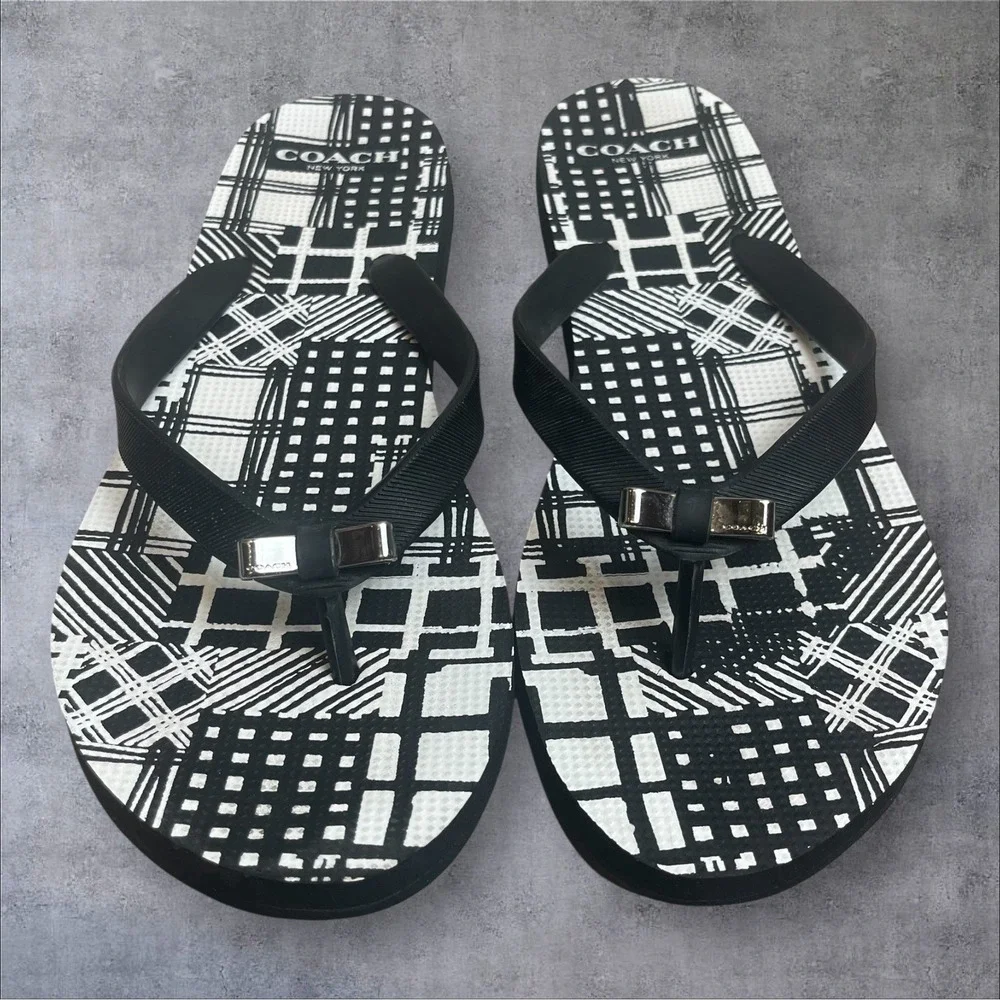 Coach Geometric Black Flip Flop Thong Sandals Womens 9-10 Silver Bow Detail